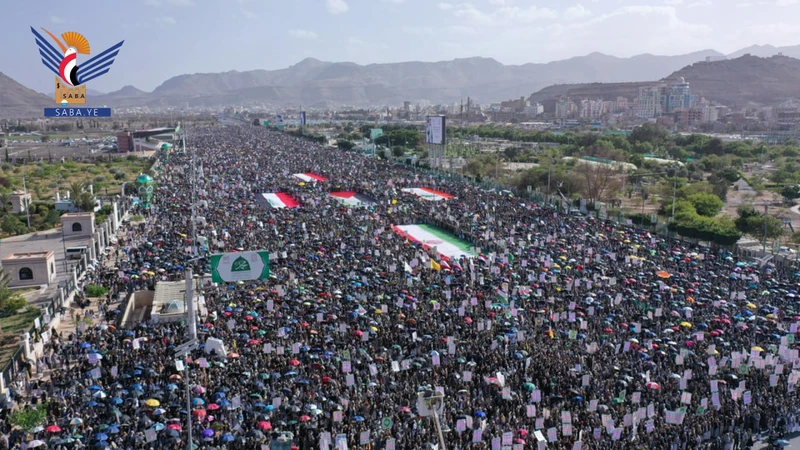 حشود مليونية بصنعاء تؤكد وحدة صف محور المقاومة في مواجهة الطغيان الأمريكي الإسرائيلي