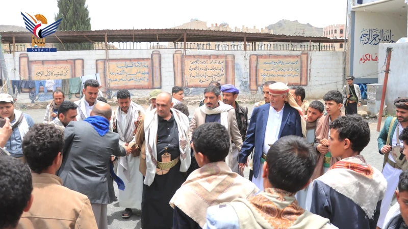 محافظ إب يتفقد أنشطة الدورة الصيفية بمركز الأنصار المغلق في يريم