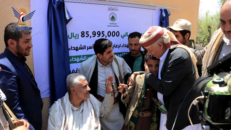 افتتاح 10 وحدات سكنية لأسر الشهداء الأشد فقراً في مديرية القفر بإب