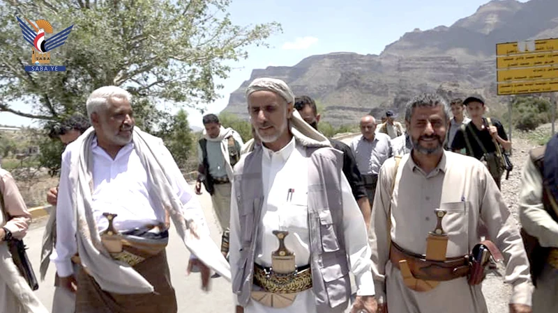 العلامة مفتاح يتفقد عددا من مشاريع الجسور في طريق الحديدة - ذمار - صنعاء