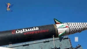 الرد اليمني.. ضرب أهداف حساسة للعدو في سياق مواجهة مشروع الشرق الأوسط الجديد