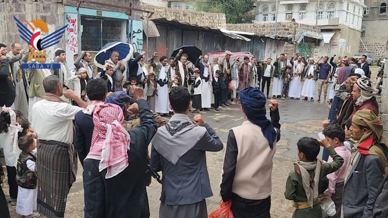 وقفات شعبية في محافظة إب تحت عنوان كالجسد الواحد