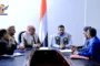 محافظ إب يكرم مدير الأمن والمخابرات السابق تقديراً لجهوده